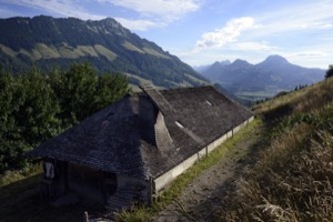 Chalet à tavillons à Crésuz, Gruyère, Suisse